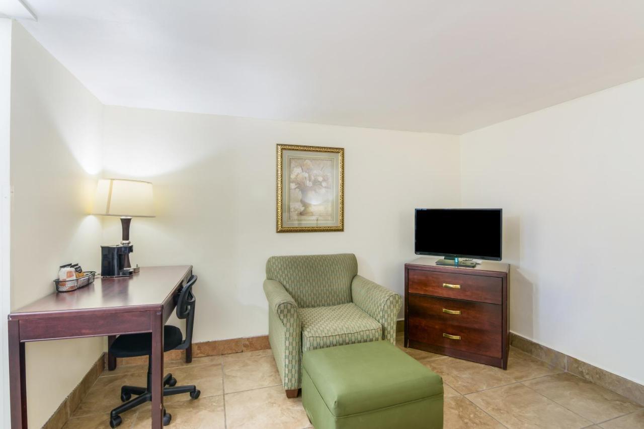 Rodeway Inn Weedsport Extérieur photo