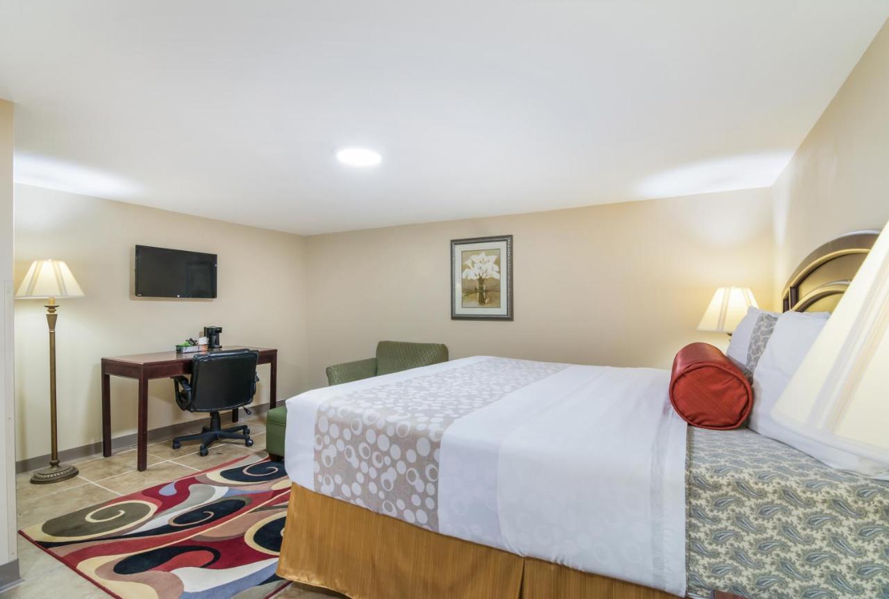 Rodeway Inn Weedsport Extérieur photo