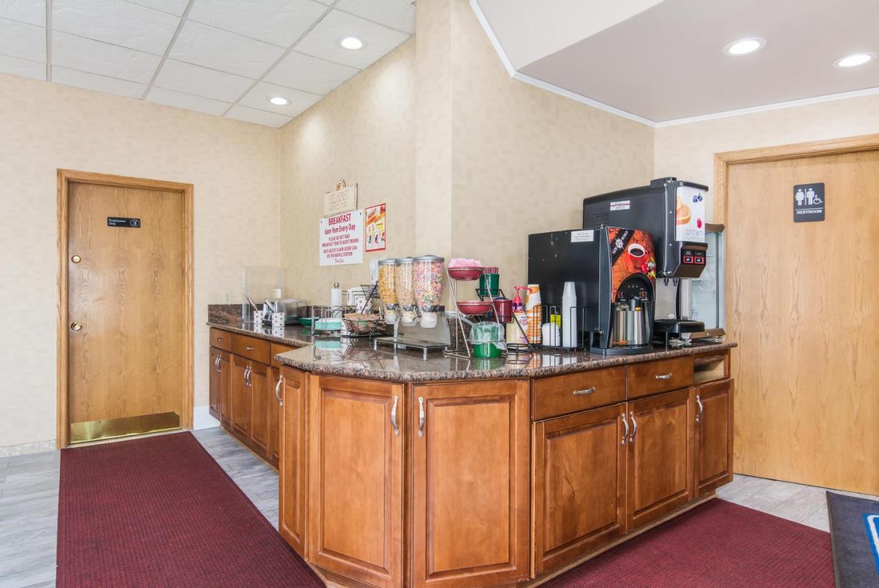 Rodeway Inn Weedsport Extérieur photo