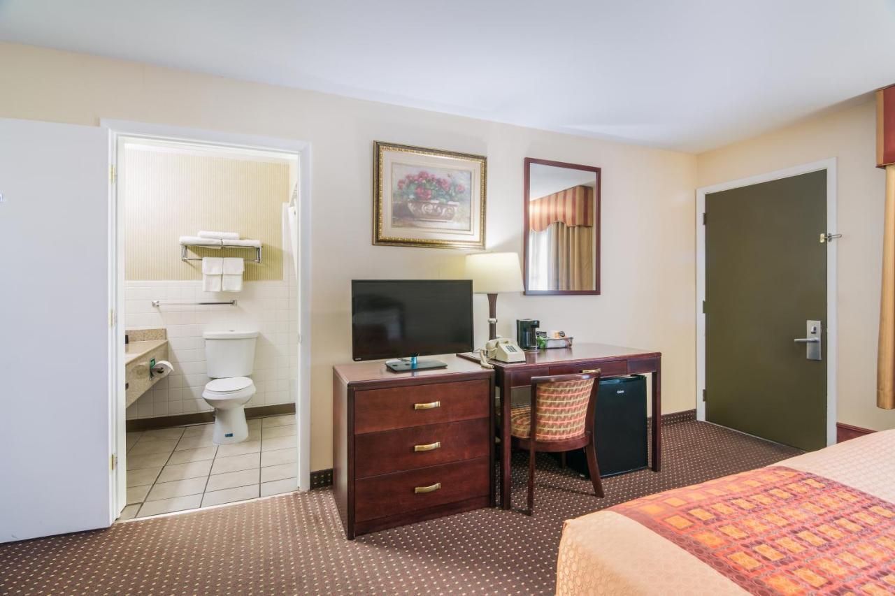 Rodeway Inn Weedsport Extérieur photo