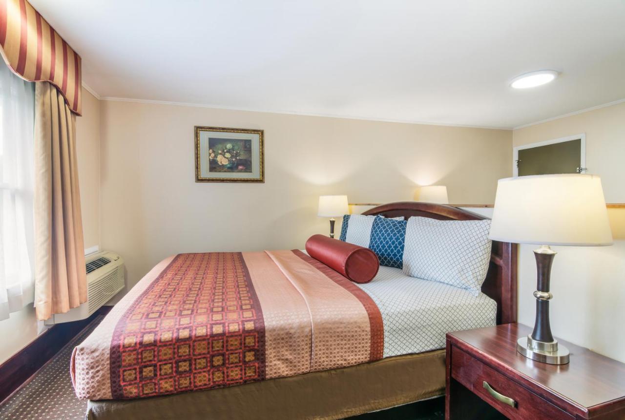 Rodeway Inn Weedsport Extérieur photo