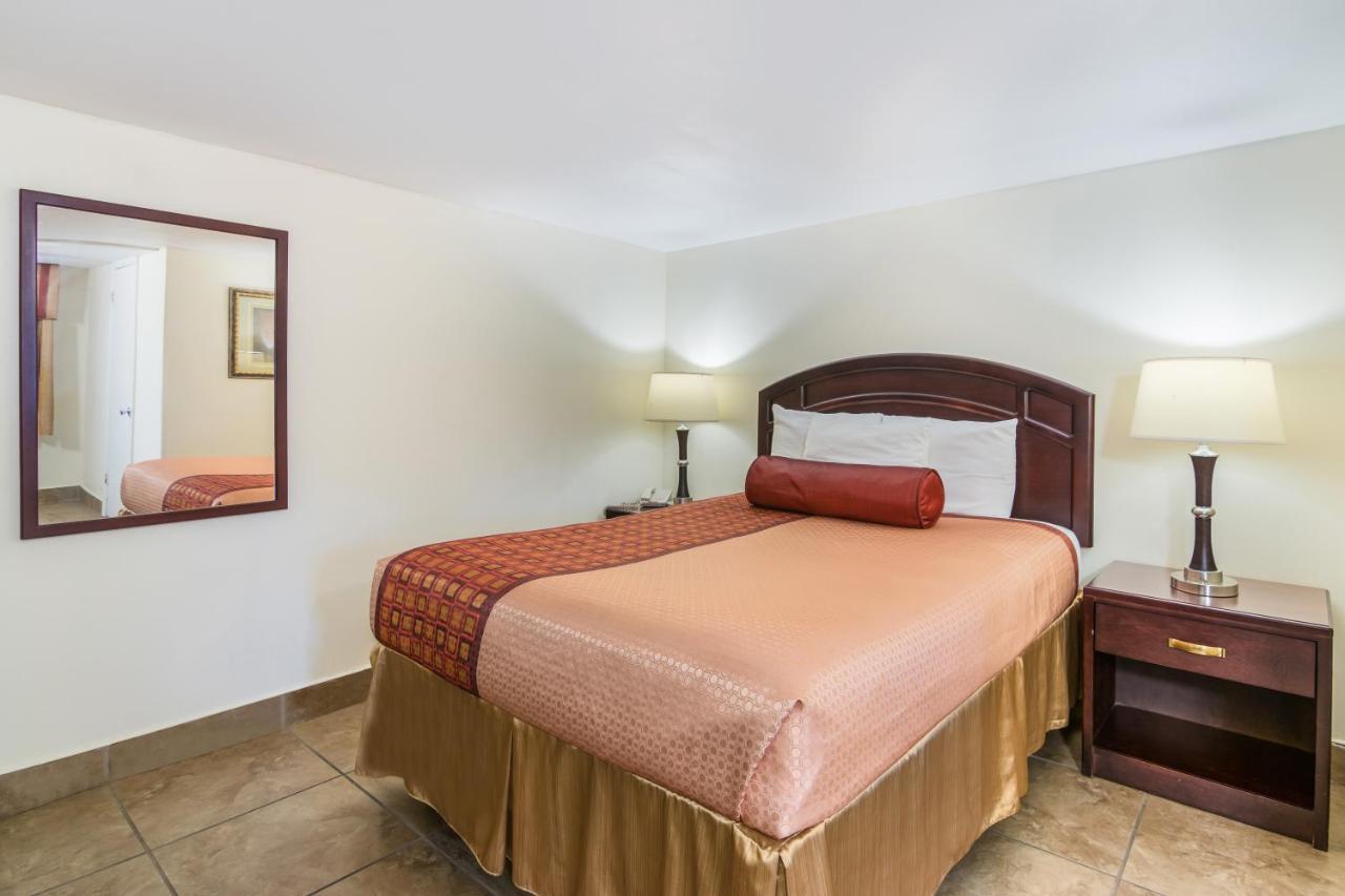 Rodeway Inn Weedsport Extérieur photo