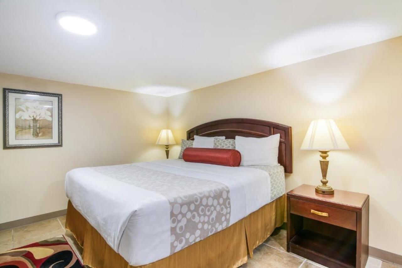 Rodeway Inn Weedsport Extérieur photo