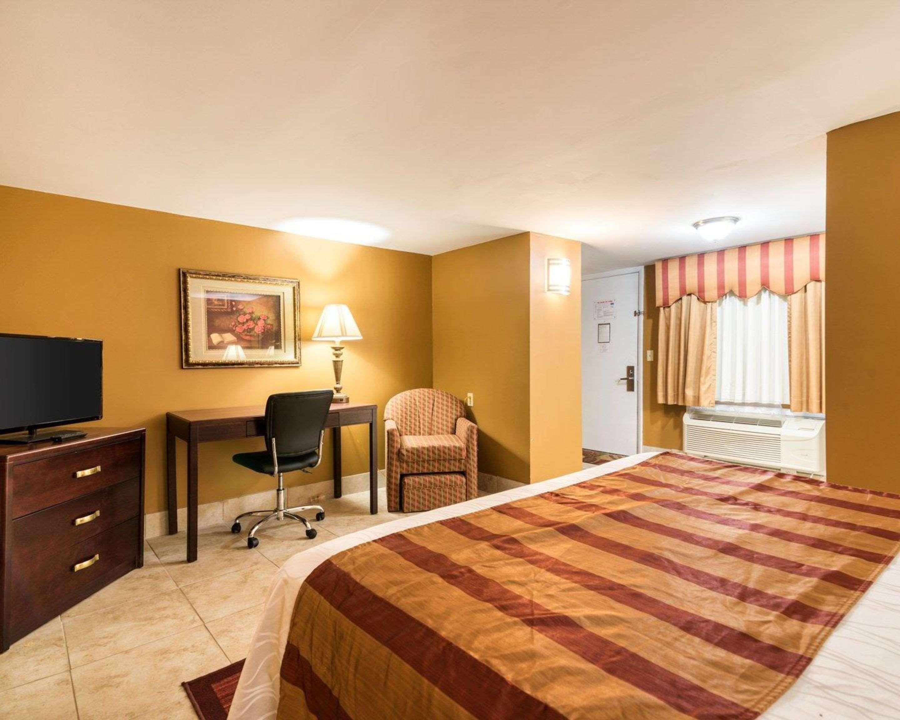 Rodeway Inn Weedsport Extérieur photo