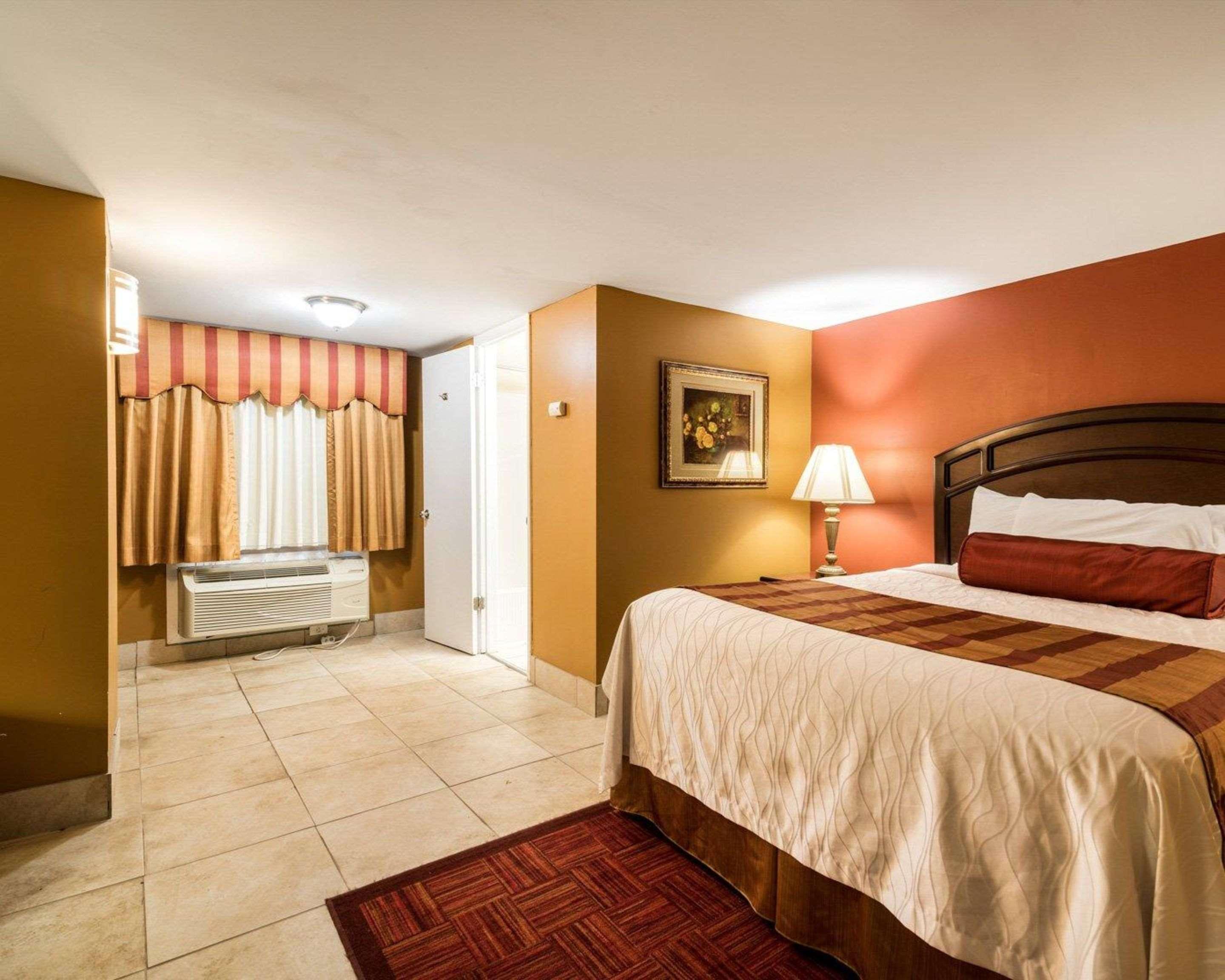 Rodeway Inn Weedsport Extérieur photo