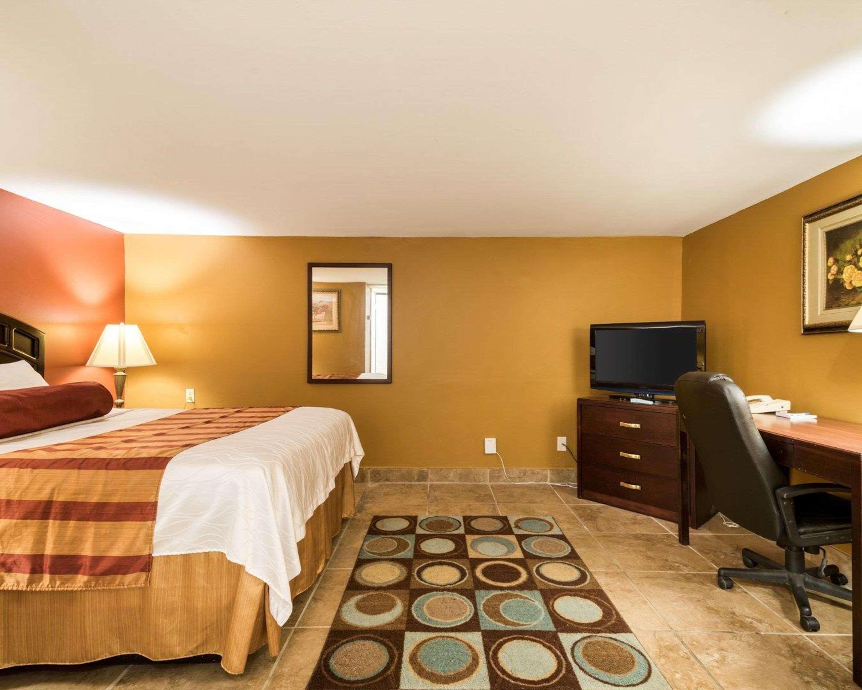 Rodeway Inn Weedsport Extérieur photo