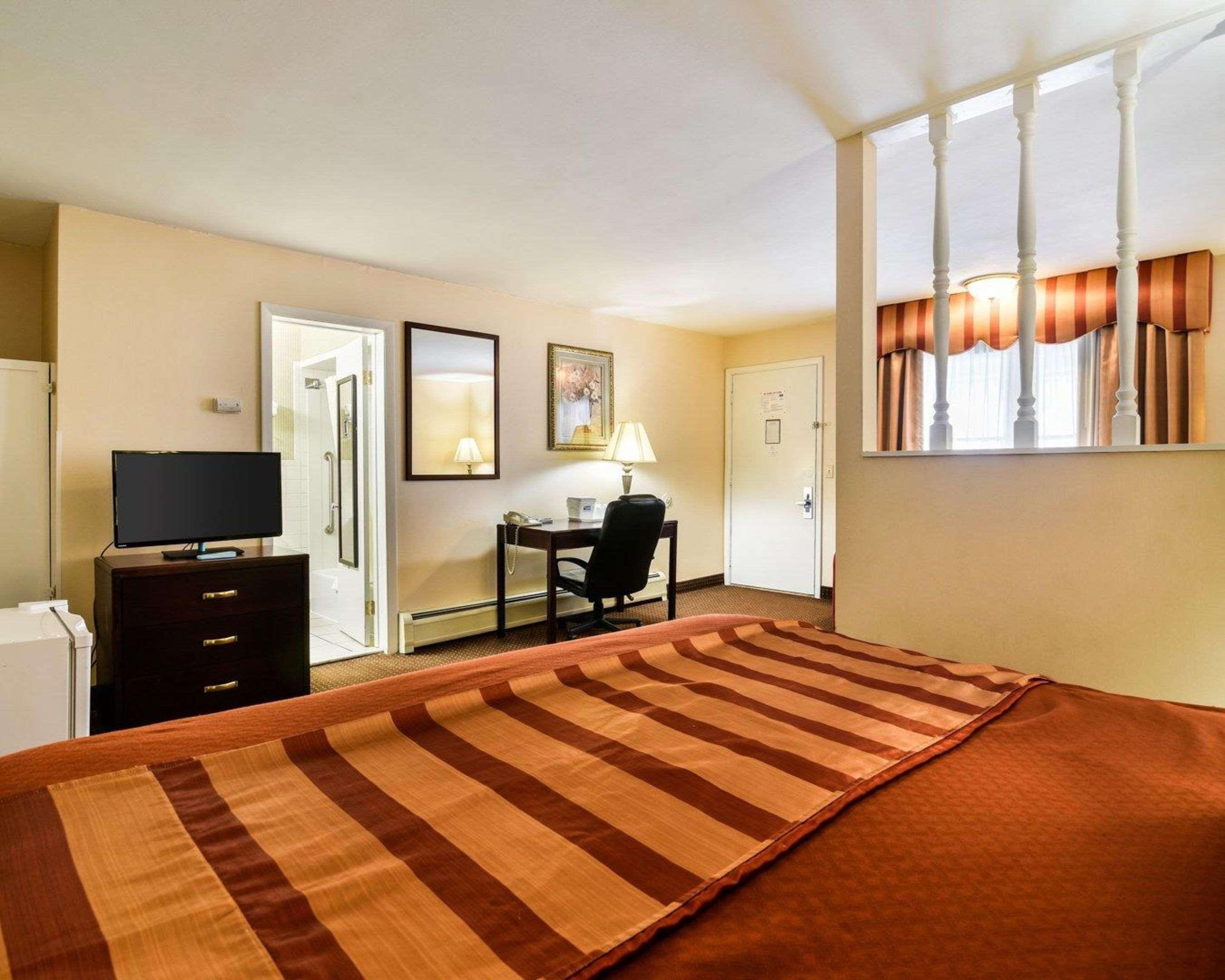 Rodeway Inn Weedsport Extérieur photo