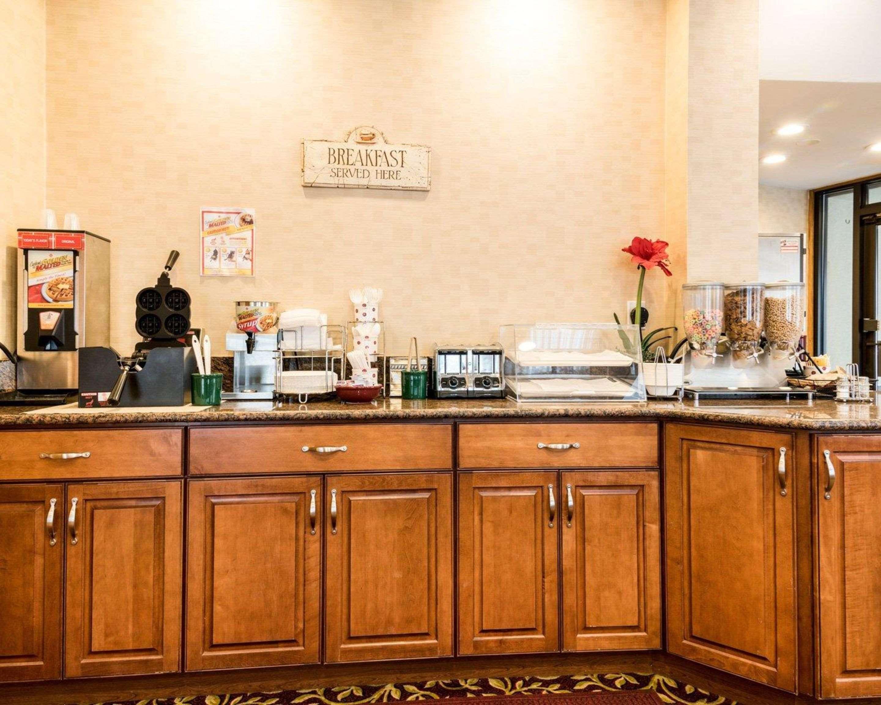 Rodeway Inn Weedsport Extérieur photo