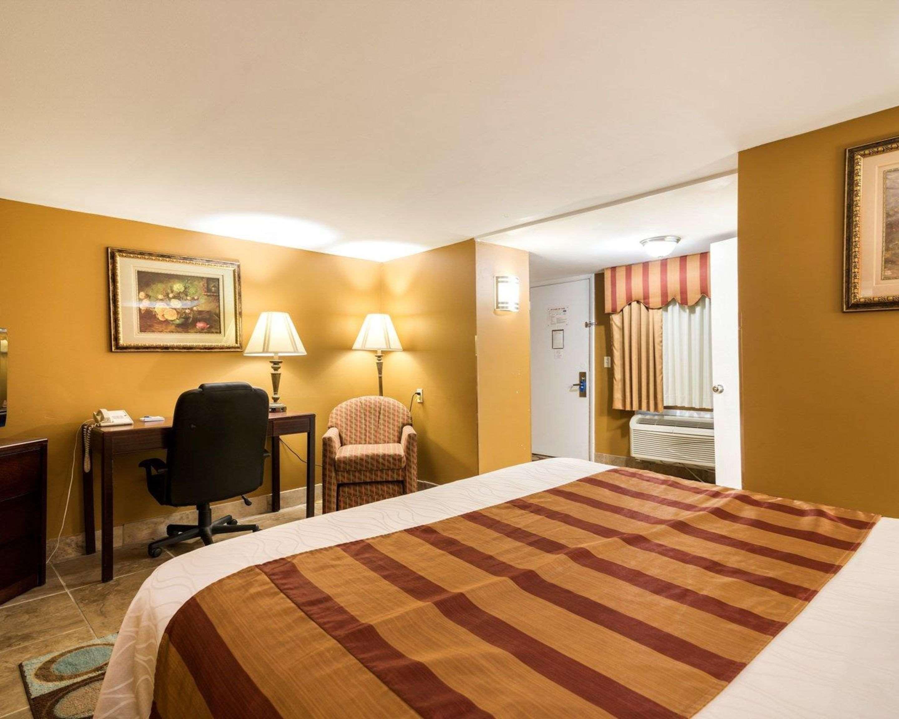 Rodeway Inn Weedsport Extérieur photo