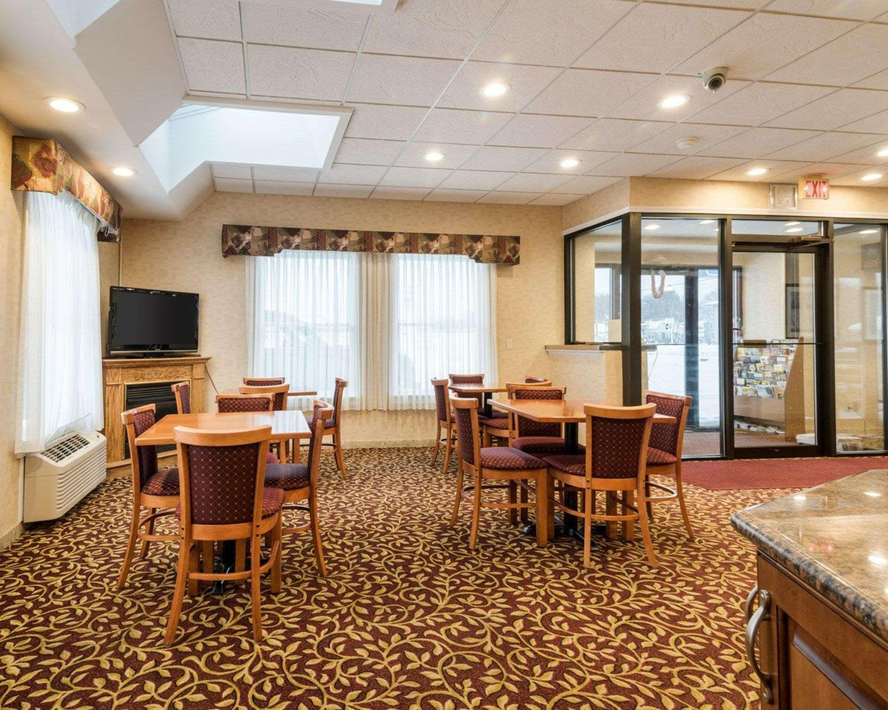 Rodeway Inn Weedsport Extérieur photo