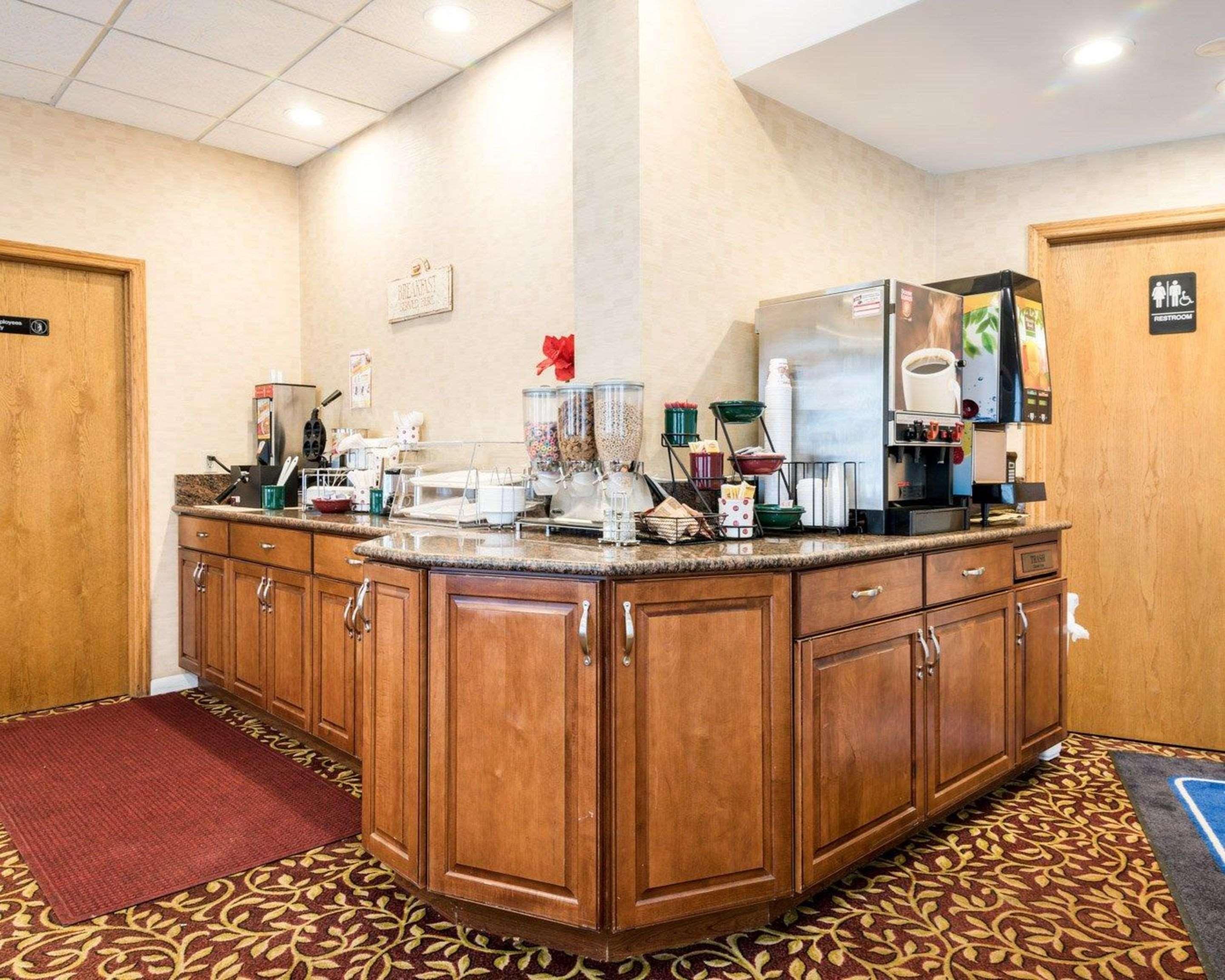 Rodeway Inn Weedsport Extérieur photo