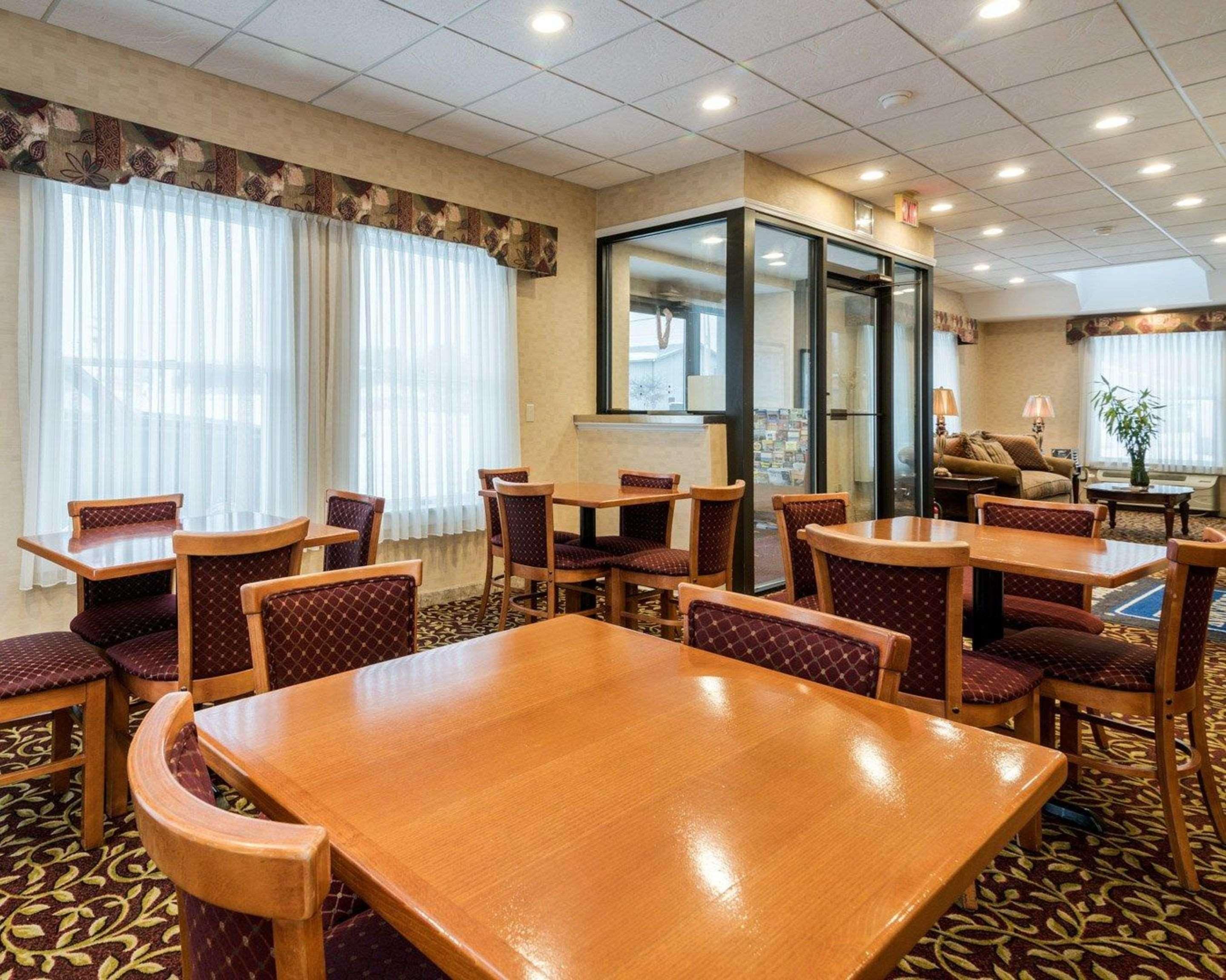 Rodeway Inn Weedsport Extérieur photo